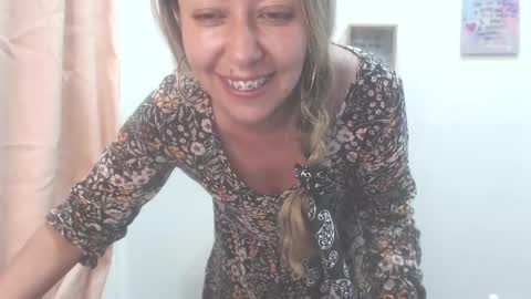 Snapshot of leah_susman chatting on 02/20/25, 02:29 leah_susman online show from 02/20/25, 02:29