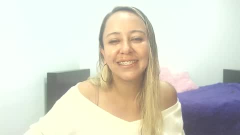 Snapshot of leah_susman chatting on 10/01/25, 02:17 leah_susman online show from 10/01/25, 02:17