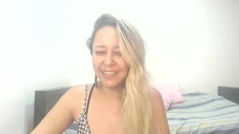 Snapshot of leah_susman chatting on 10/24/25, 02:35 leah_susman online show from 10/24/25, 02:35