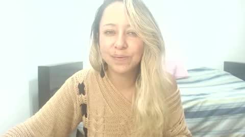 Snapshot of leah_susman chatting on 10/25/25, 02:41 leah_susman online show from 10/25/25, 02:41