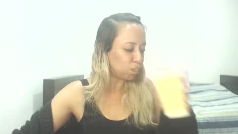 Snapshot of leah_susman chatting on 11/01/25, 02:13 leah_susman online show from 11/01/25, 02:13