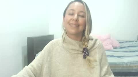 Snapshot of leah_susman chatting on 11/14/25, 05:28 leah_susman online show from 11/14/25, 05:28