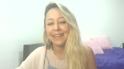 Snapshot of leah_susman chatting on 11/22/25, 01:37 leah_susman online show from 11/22/25, 01:37