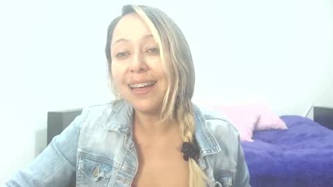 Snapshot of leah_susman chatting on 12/04/25, 02:21 leah_susman online show from 12/04/25, 02:21