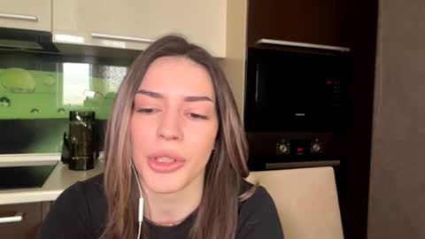 Snapshot of leahjozwiak chatting on 03/21/26, 05:34 Arina online show from 03/21/26, 05:34