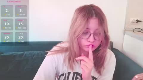 Snapshot of leahlovejoy chatting on 06/15/26, 01:46 Leah online show from 06/15/26, 01:46