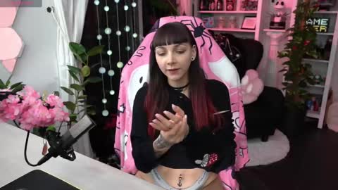 Snapshot of leahobscure chatting on 02/06/25, 08:56 Leah online show from 02/06/25, 08:56