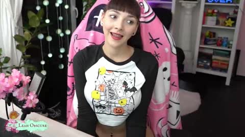 Snapshot of leahobscure chatting on 10/04/25, 07:23 Leah online show from 10/04/25, 07:23