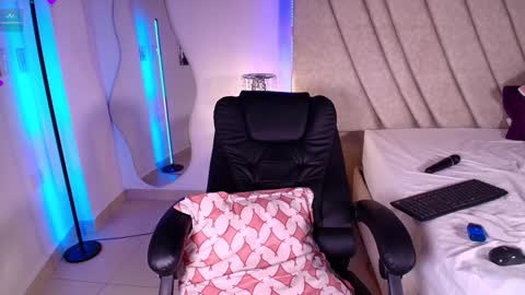 Instagram Leahprada  online show from 01/02/25, 11:16