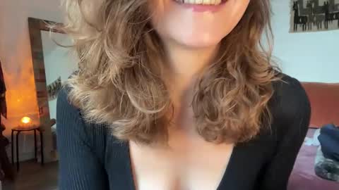 Leah Sparkles online show from 12/01/25, 02:22