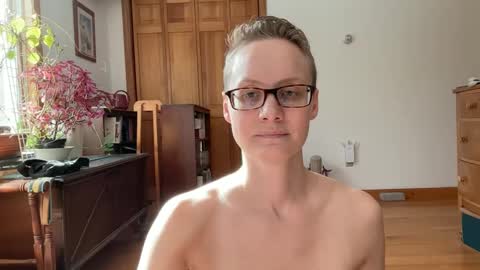 Snapshot of leahwilde chatting on 02/08/25, 06:22 Lee online show from 02/08/25, 06:22