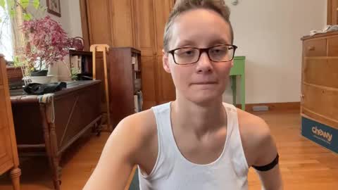 Snapshot of leahwilde chatting on 02/13/25, 04:39 Lee online show from 02/13/25, 04:39