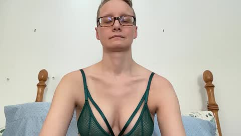 Snapshot of leahwilde chatting on 02/26/25, 03:08 Lee online show from 02/26/25, 03:08