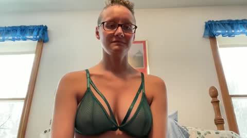 Lee online show from 12/04/25, 03:32