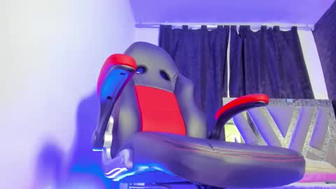 Snapshot of lealfire chatting on 10/25/25, 10:45 lealfire online show from 10/25/25, 10:45
