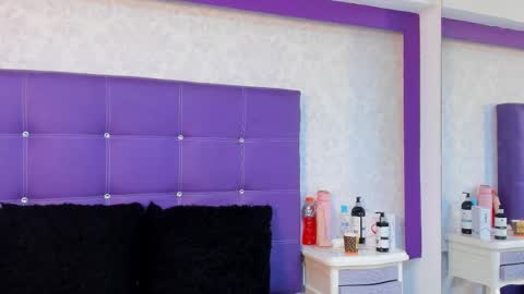 leamoreau__ online show from 10/08/25, 12:25