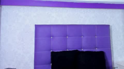 leamoreau__ online show from 10/10/25, 12:15