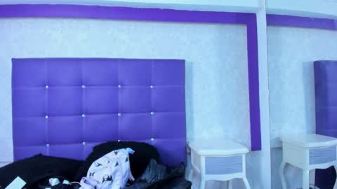 leamoreau__ online show from 10/11/25, 12:04