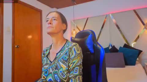 Snapshot of leanamaturex chatting on 01/14/26, 01:28 leanamaturex online show from 01/14/26, 01:28