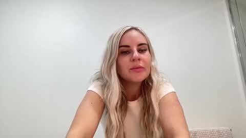 Snapshot of leannaxox chatting on 01/22/25, 03:31 Leanna online show from 01/22/25, 03:31