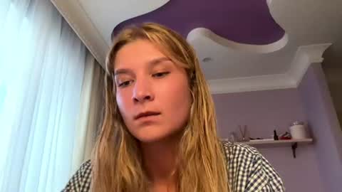 Snapshot of leantraugh chatting on 06/17/26, 04:52 Taya online show from 06/17/26, 04:52