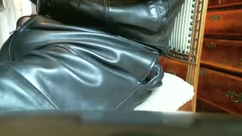 Snapshot of leathermotocross001 chatting on 12/14/24, 01:59 Leathermotocross online show from 12/14/24, 01:59