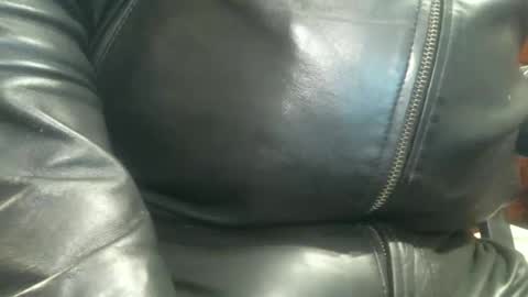 Snapshot of leathermotocross001 chatting on 11/18/25, 06:45 Leathermotocross online show from 11/18/25, 06:45