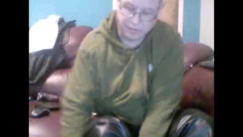 Snapshot of leatherpants68 chatting on 10/07/25, 07:22 leatherpants68 online show from 10/07/25, 07:22