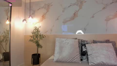 Snapshot of leathompson1 chatting on 12/03/25, 10:19 online show from 12/03/25, 10:19