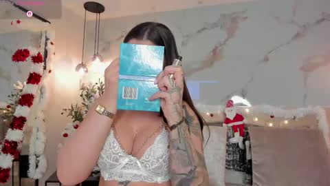 Snapshot of leathompson1 chatting on 12/15/25, 11:09 online show from 12/15/25, 11:09