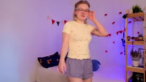 Ellie online show from 06/12/26, 06:34