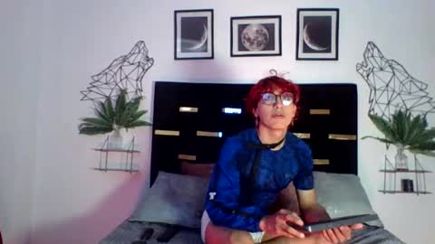 Snapshot of lee_roses chatting on 06/08/26, 07:25 leeh online show from 06/08/26, 07:25