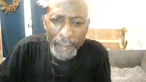 Snapshot of leeguy_hugedick chatting on 06/20/26, 08:06 Ebony DeafGuy online show from 06/20/26, 08:06