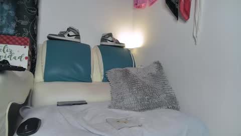 leenar_key online show from 02/15/25, 04:45