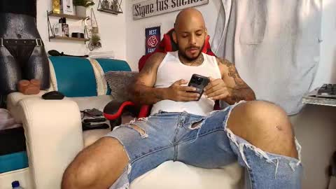 leenar_key online show from 12/20/25, 12:45