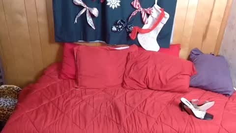 Snapshot of leesdesires chatting on 12/16/24, 05:11 Leesdesires online show from 12/16/24, 05:11