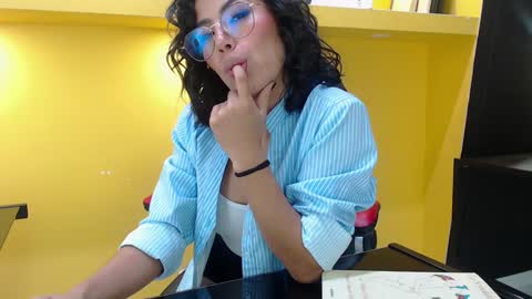 Snapshot of leethompson_ chatting on 12/19/24, 09:17 Leet online show from 12/19/24, 09:17