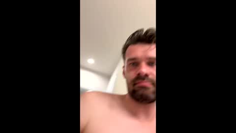 Snapshot of leexxx_69 chatting on 10/26/25, 01:33 leexxx_69 online show from 10/26/25, 01:33