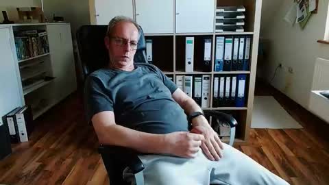 Snapshot of lefti27 chatting on 05/20/26, 03:40 Dave online show from 05/20/26, 03:40
