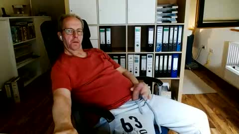 Snapshot of lefti27 chatting on 05/23/26, 11:20 Dave online show from 05/23/26, 11:20
