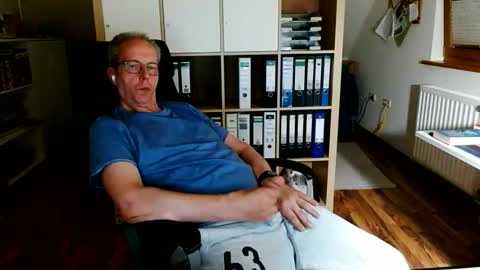 Snapshot of lefti27 chatting on 05/25/26, 10:38 Dave online show from 05/25/26, 10:38