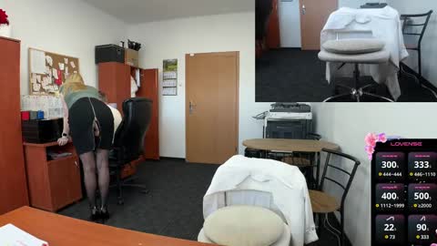 Snapshot of legsl0ng chatting on 02/17/25, 07:37 LegsLONG online show from 02/17/25, 07:37