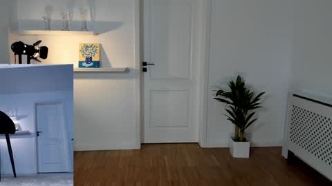 Elle  online show from 12/07/24, 02:24