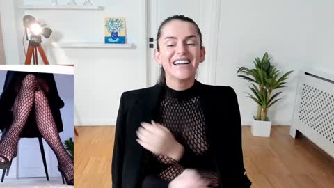 Elle  online show from 01/11/25, 01:01