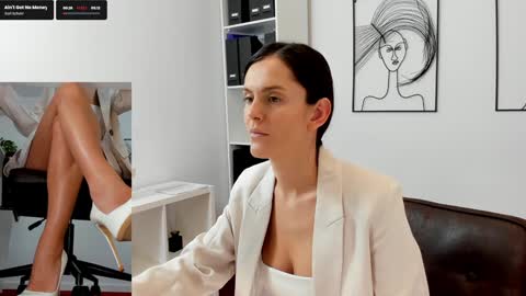 Elle  online show from 03/11/25, 08:52