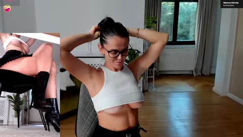 Elle  online show from 09/19/25, 01:56