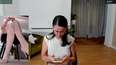 Elle  online show from 09/27/25, 03:06