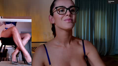 Elle  online show from 10/19/25, 02:29