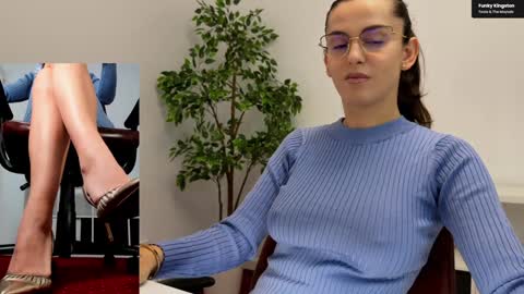 Elle  online show from 11/04/25, 08:46