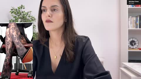 Elle  online show from 11/11/25, 03:23